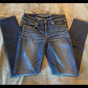 American Eagle Medium Wash Skinny Jeans (6)